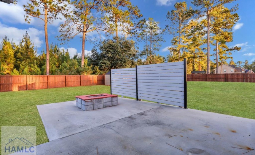 Fire pit with Privacy wall