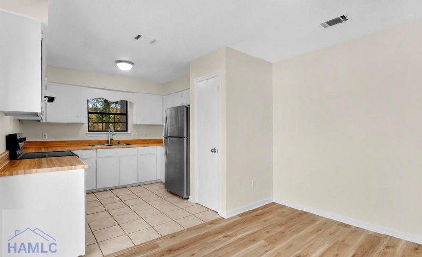 Kitchen/Dining area