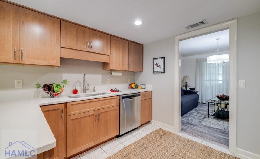 Gorgeous kitchen with maple cabinets and quartz co