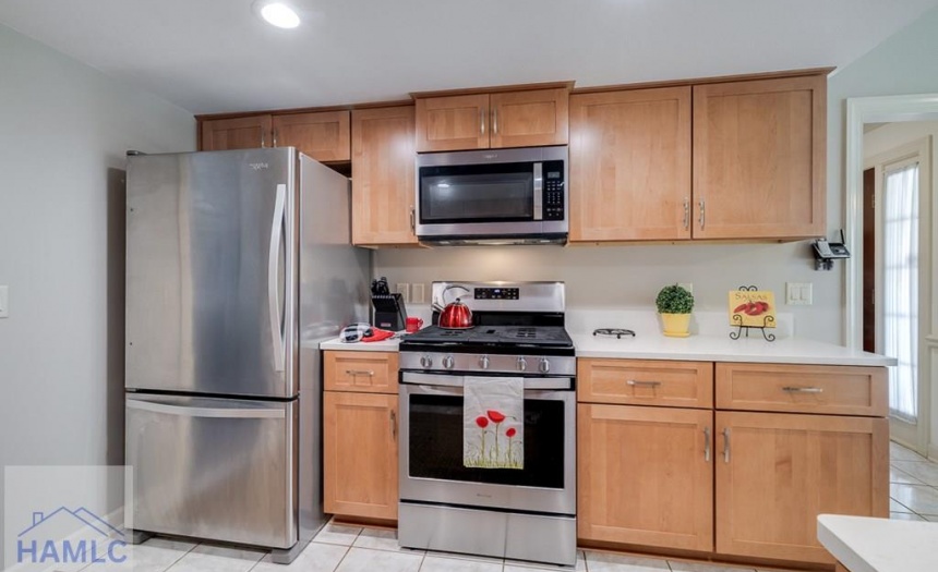 Gas range, stainless appliances