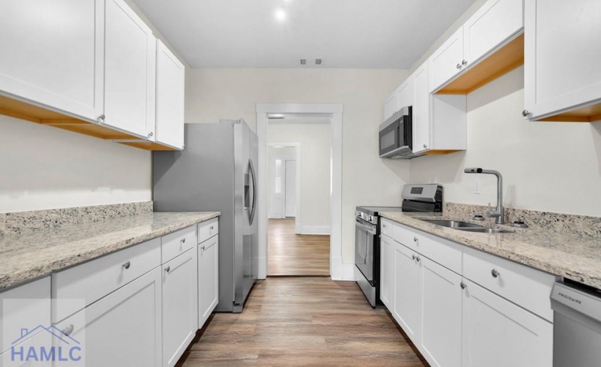 Modern Kitchen with Granite countertops, New cabin